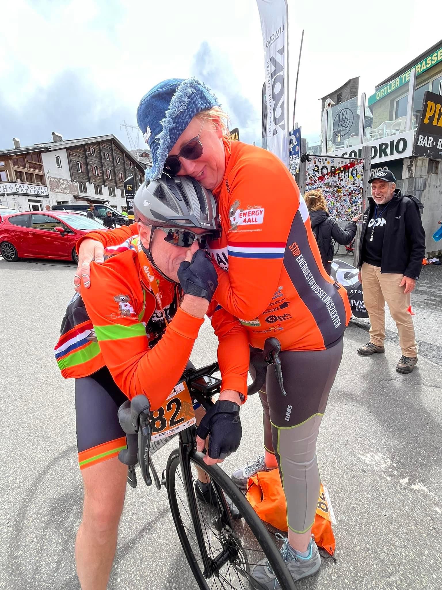 Forza4Energy4All Stelvio fietsers emorienafinish